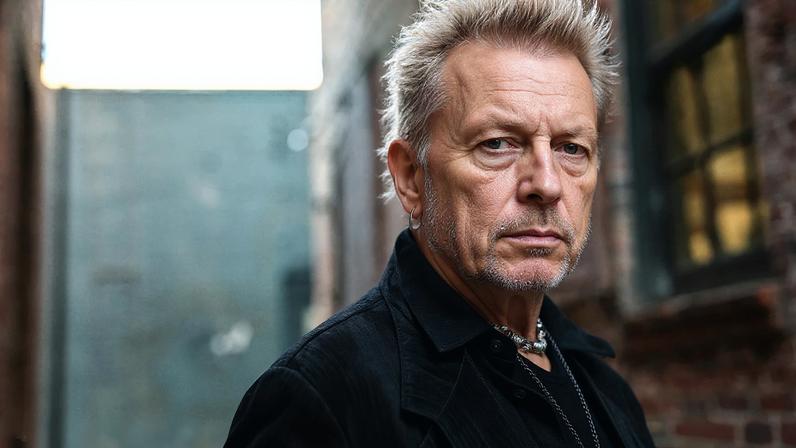 Miley Cyrus e Billie Joe Armstrong aparecem no trailer do doc Billy Idol