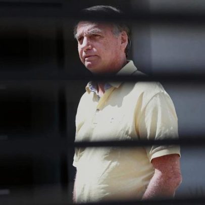 Bolsonaro enfrenta noite difícil em Papudinha após crise de soluços, diz Carlos