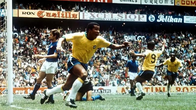 Jairzinho comemora gol do Brasil diante da Itália na final da Copa do Mundo de 1970 (Foto: Divulgação/Fifa)