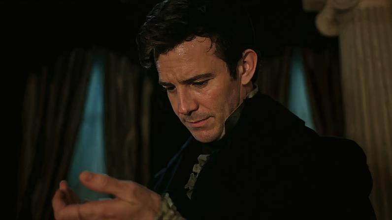 Luke Thompson comenta mudança no livro de Bridgerton e diz que ama