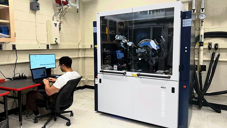 Pesquisas exploram materiais na escala atômica