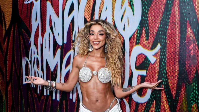 Brunna Gonçalves exibe barriga sarada em ensaio da Grande Rio após perder 18 kg