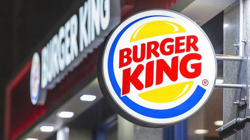 Burger King usa IA em headsets para reforçar educação dos funcionários