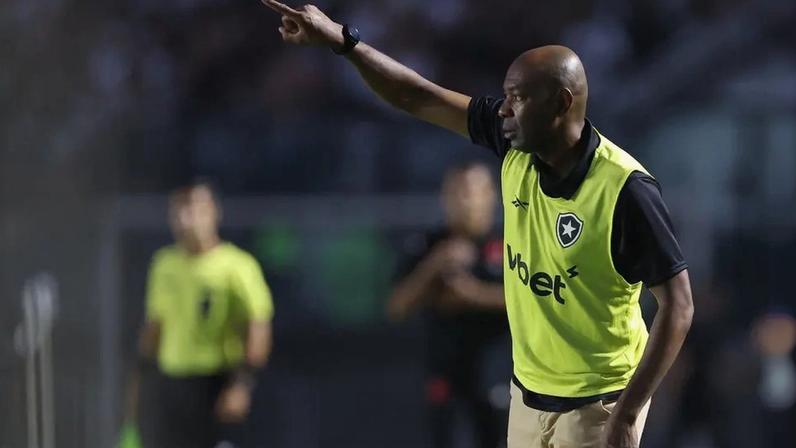 Cláudio Caçapa foi demitido do Botafogo (Foto: Vitor Silva/Botafogo)