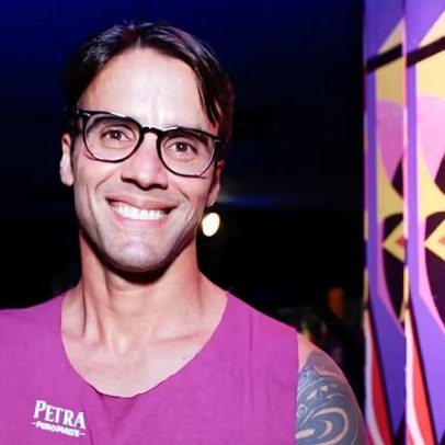 Ex-marido de Ivete Sangalo curte folia em Salvador e exibe tatuagens