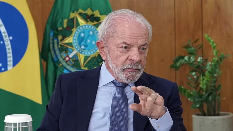 Lula concede entrevista no Palácio do Planalto. — Foto: Reprodução/ Uol