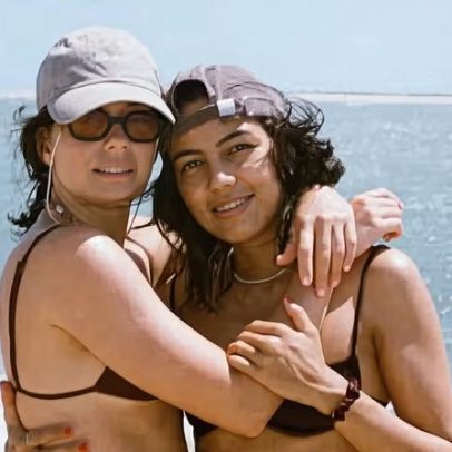 Bruna Linzmeyer mostra cliques com a namorada no réveillon.