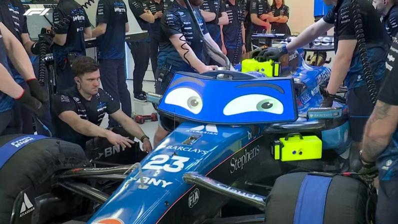 Williams coloca olhos em monitor de informações e chama atenção — Foto: Reprodução/F1