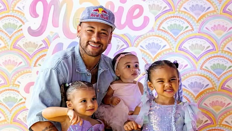 Neymar promove bloquinho caseiro para curtir com as filhas, Mavie, Mel e Helena; FOTOS — Foto: Reprodução/Instagram