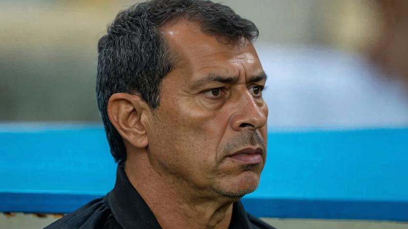 Fabio Carille, técnico do Vasco, durante Vasco x Flamengo, no Maracanã, em partida válida pelo Brasileirão de 2025 (Foto: Thiago Ribeiro/Gazeta Press)