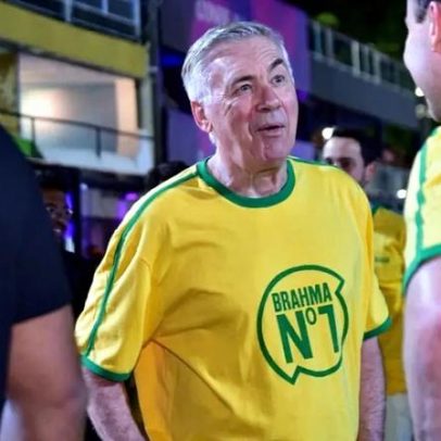 Carlo Ancelotti participa de camarote na Marquês de Sapucaí