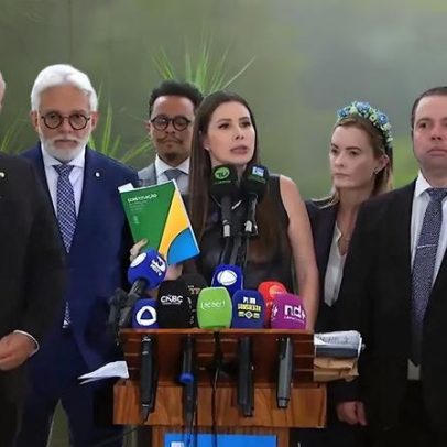 Carol De Toni pede impeachment de 16 ministros de Lula e aumenta pressão