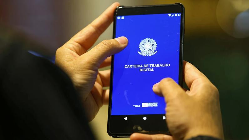 Carteira de trabalho digital. Foto: Marcelo Camargo/Agência Brasil