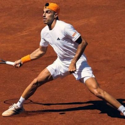 Cerúndolo conquista vitória nº150 na ATP e enfrenta Hanfmann na semifinal