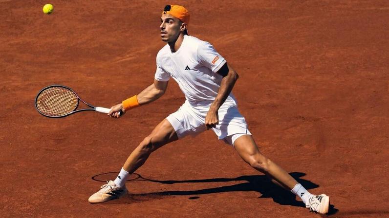 Cerúndolo conquista vitória nº150 na ATP e enfrenta Hanfmann na semifinal
