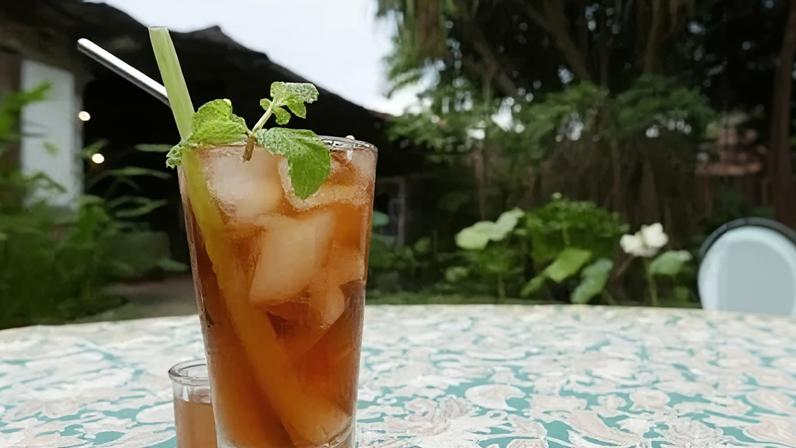 Chás com limão: 10 receitas para reduzir inchaço e melhorar digestão