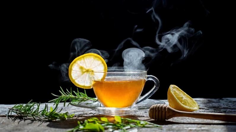 Chá de alecrim oferece 6 receitas para melhorar a saúde