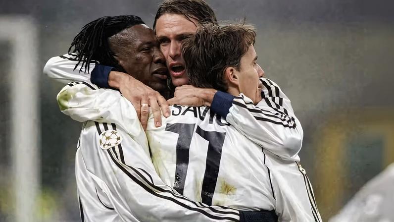 Seedorf comemora com Sávio e Redondo pelo Real Madrid — Foto: Agência Getty Images