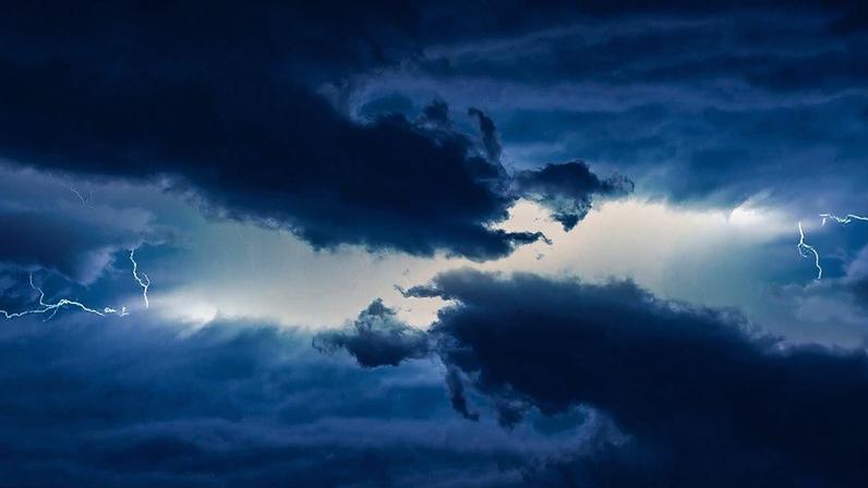 Frente fria provoca chuva forte no Sul do Brasil