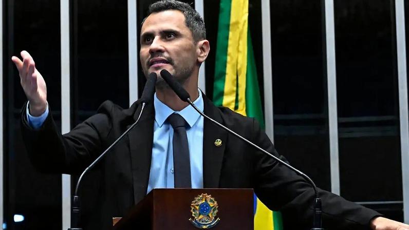 Senador afirmou que seus pares deixaram o plenário nesta semana e na próxima de carnaval, somando 15 dias sem trabalhar. (Foto: Waldemir Barreto/Agência Senado)
