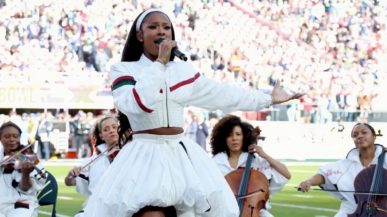 Coco Jones threw it back to 1991 with her Super Bowl 2026 look.