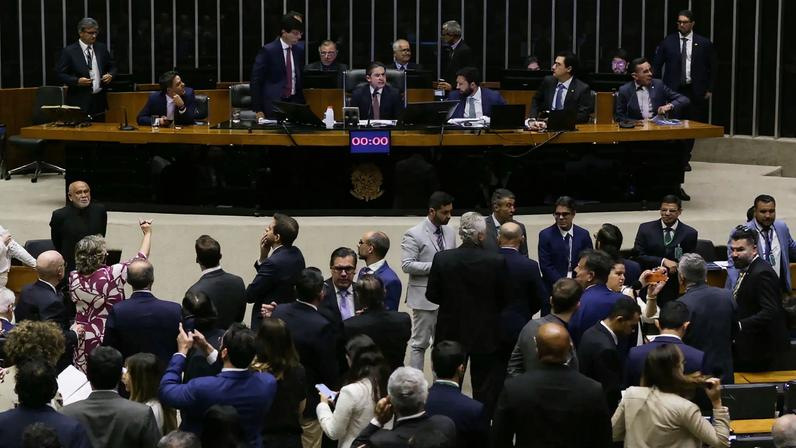 Em 2025, parlamentares gastaram R$ 238 milhões do Cotão, com destaque para R$ 100 milhões em divulgação de mandato e R$ 41 milhões em aluguel de veículos. (Foto: Lula Marques/Agência Brasil)