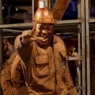 Desfile sobre Lula na Sapucaí mobiliza políticos e atrai mais de 400 candidatos