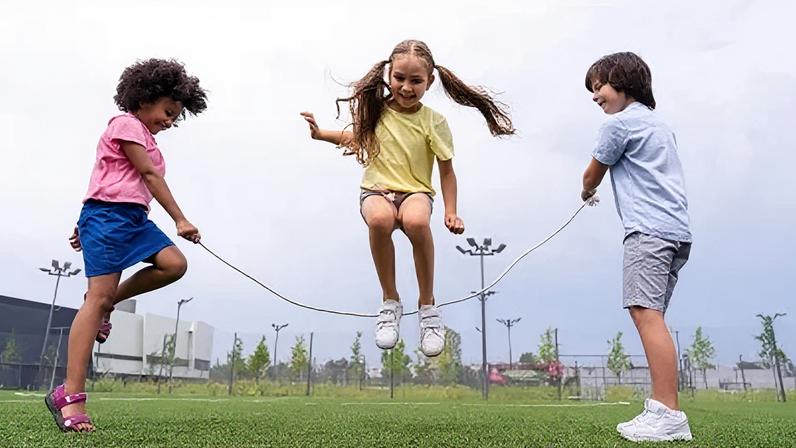 Pais buscam alternativas a telas e priorizam experiências reais para crianças