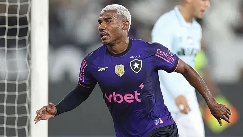 Cuiabano, do Botafogo, comemorando seu gol diante do Grêmio