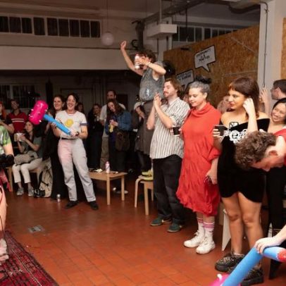 Clube de artistas da classe trabalhadora expande de Londres ao norte inglês