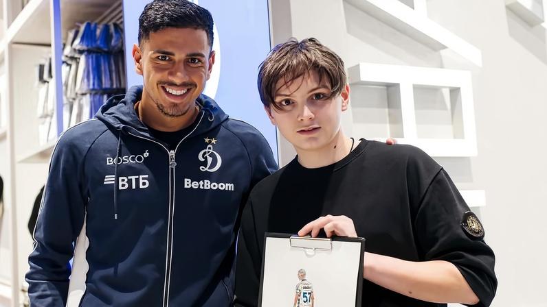 Ex-Fluminense-PI David Ricardo faz sessão de fotos antes da estreia pelo Dínamo de Moscou