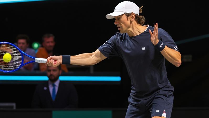 De Minaur busca virada e avança às semifinais de Rotterdam pelo 3º ano seguido