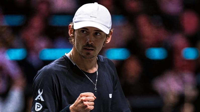 De Minaur vence Aliassime e conquista título em Roterdã