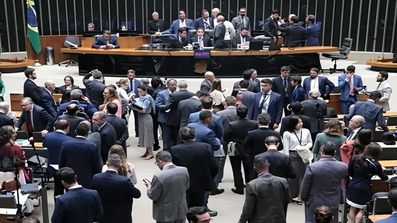 Uma bancada robusta de deputados significa acesso a verbas