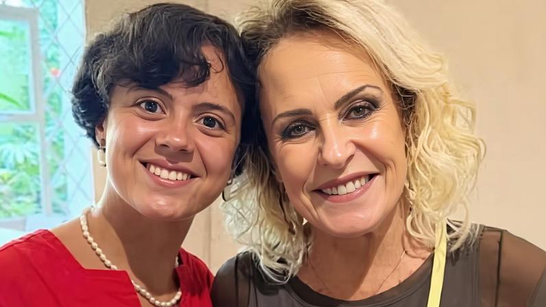 Ana Maria Braga ao lado da primeira neta, Joana — Foto: Reprodução/Instagram