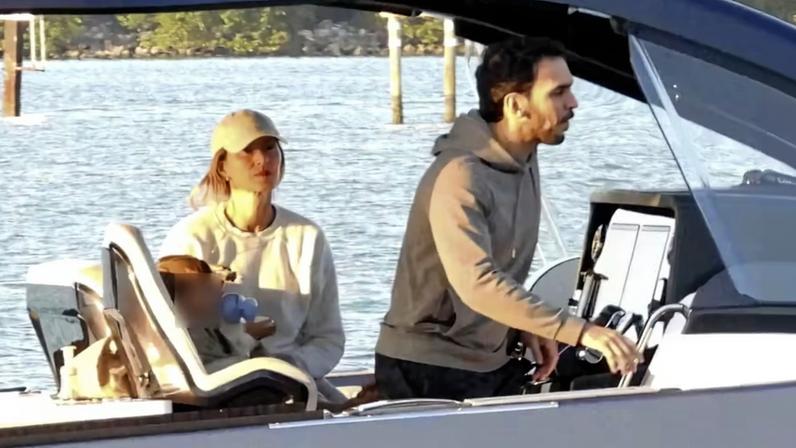 Gisele Bündchen curte passeio de barco com caçula e Joaquim Valente — Foto: The Grosby Group