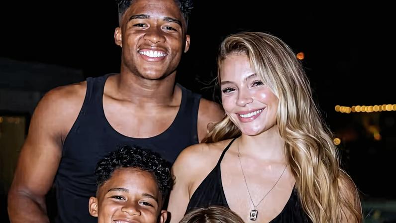 Endrick posa com filhos feitos por IA com Gabriely Miranda — Foto: Reprodução/Instagram