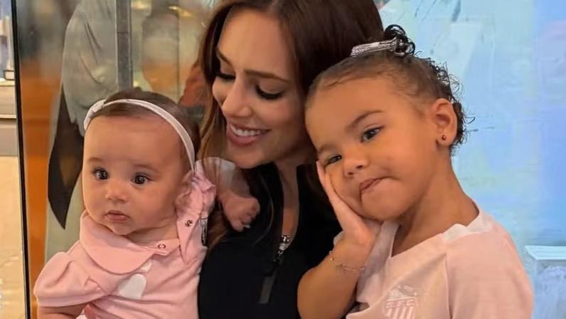 Bruna Biancardi ao lado das filhas, Mavie e Mel — Foto: Reprodução/Instagram