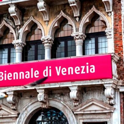 Detalhes da Bienal de Veneza revelados; Beatriz G. e Tracey Emin em Londres