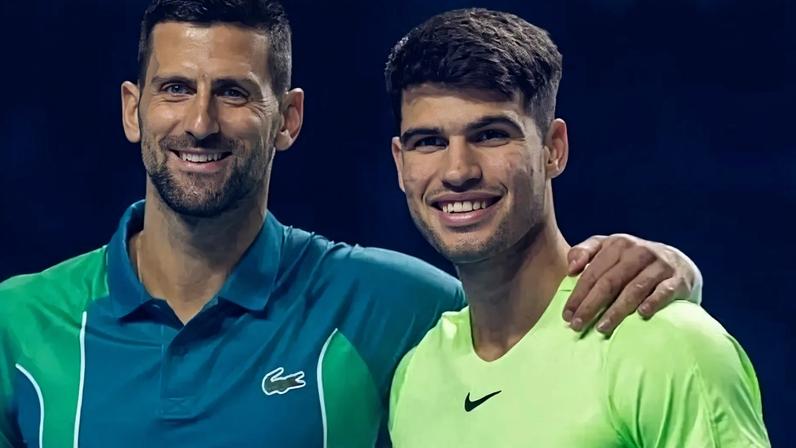 Novak Djokovic (e) e Carlos Alcaraz se enfrentam, pela primeira vez, na final do Australian Open