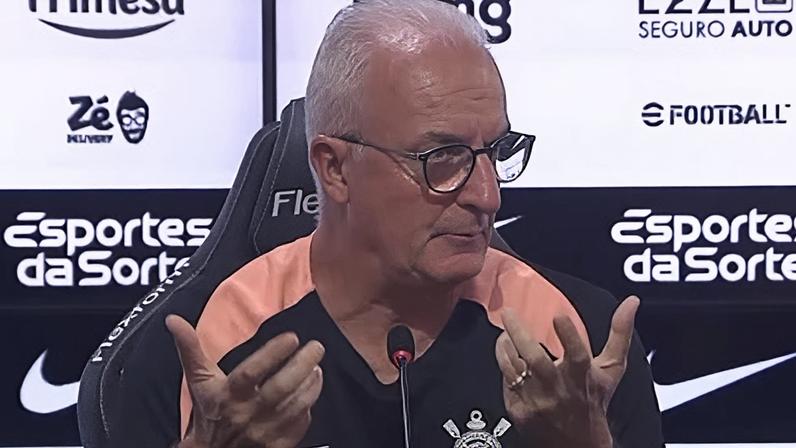 Dorival em entrevista coletiva no CT Joaquim Grava