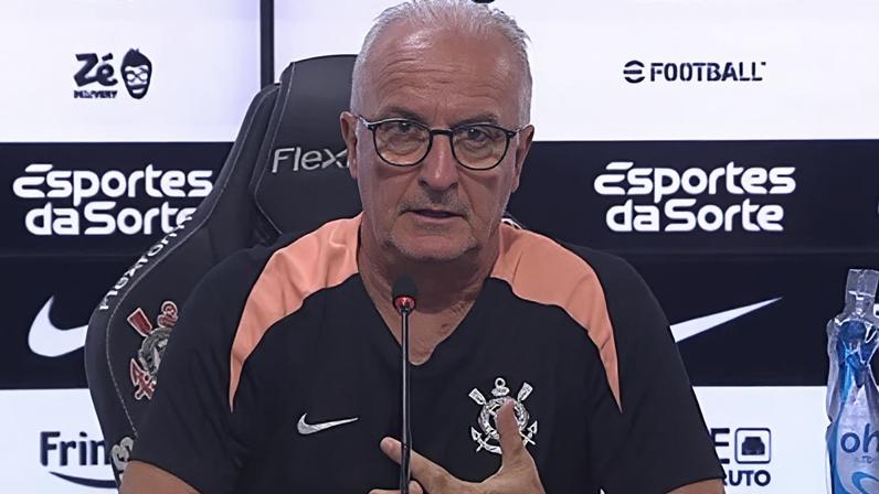 Dorival Júnior em entrevista no Corinthians