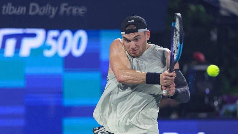 Draper vence no retorno à ATP; Aliassime avança