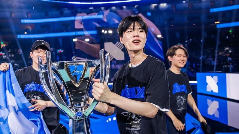 LoL: “Ele pretende continuar como pro player”, diz Smeb sobre Deft