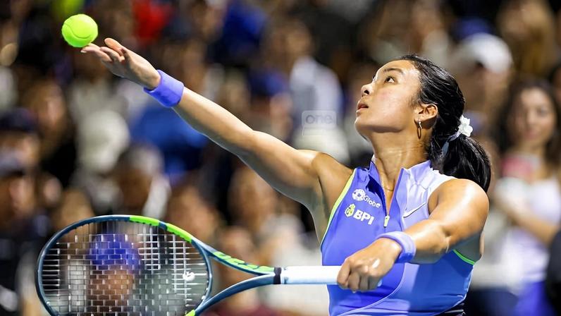 Ostapenko salva dois match-points e Eala estreia com vitória