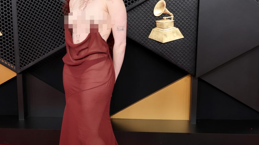 Chapell Roan made a big entrance on the 2026 Grammys red carpet.