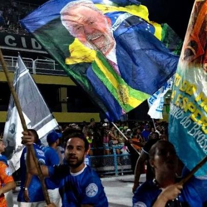 Lula visita escola em homenagem na Sapucaí com segurança reforçada