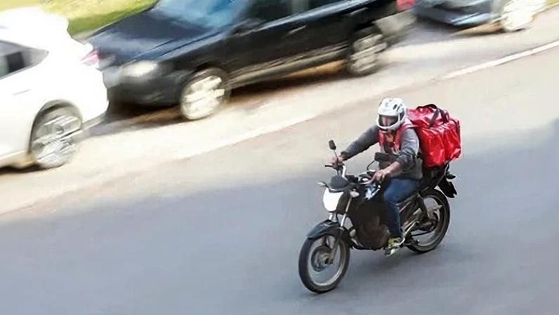 Projeto oferece ensino médio gratuito a entregadores