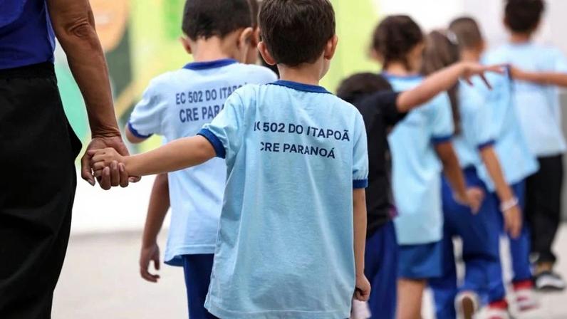 Alunos do DF são punidos com flexões; PMs são afastados