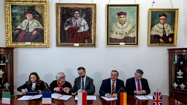 Italian Undersecretary of Defense Isabella Rauti, French Armed Forces Minister Catherine Vautrin, Polish Deputy Prime Minister Wladyslaw Kosiniak-Kamysz, German Defense Minister Boris Pistorius, and U.K. Armed Forces Minister Luke Pollard sign an agreement in Krakow, Poland, on Feb. 20.